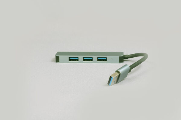 QUBE AD USB A 3.0 to 4* USB A 3.0 Hub, sleek -grey aluminium Y23011 - Image 2