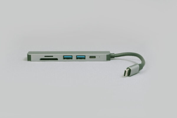QUBE AD 6 in 1. Type C to 2* USB A 3.0, 1*HDMI 4K/30HZ, 1* SD 3.0, 1* TF 3.0, 1* USB C PD Charging- Aluminium Y23013